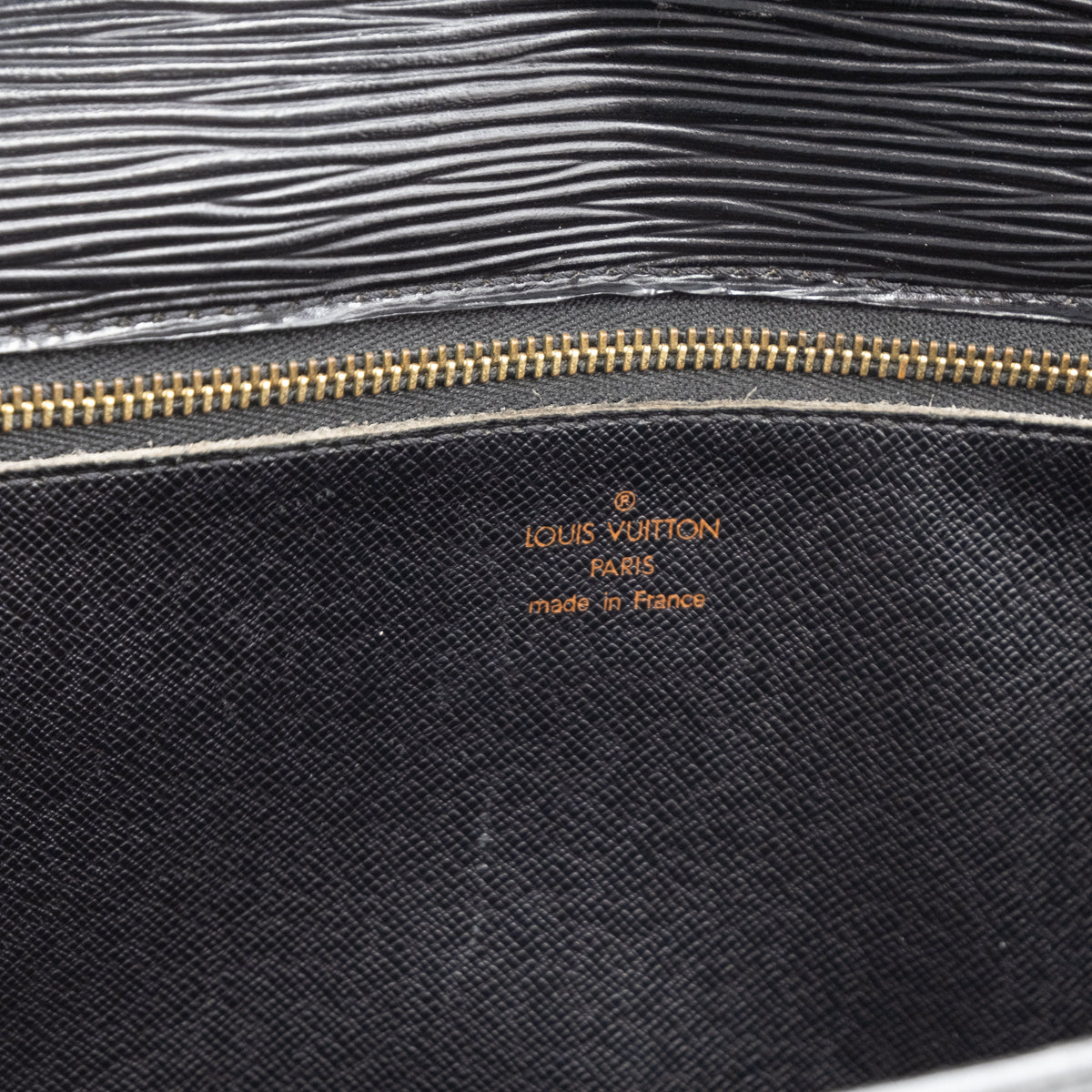 Louis Vuitton Sac Sellier Pochette avec Dragonne Cuir Epi Noir