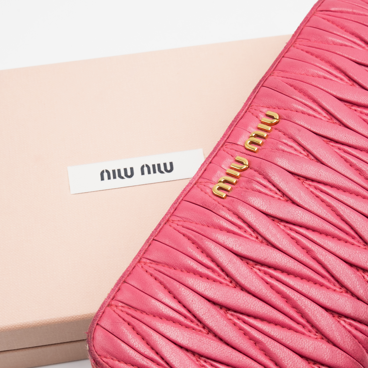 MIU MIU Grand portefeuille en cuir nappa matelassé Rose