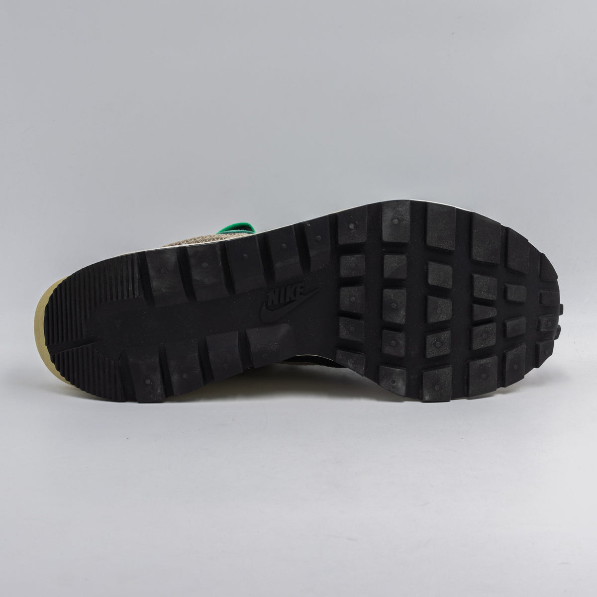 Nike Vaporwaffle sacai Villain Red Neptune Green
