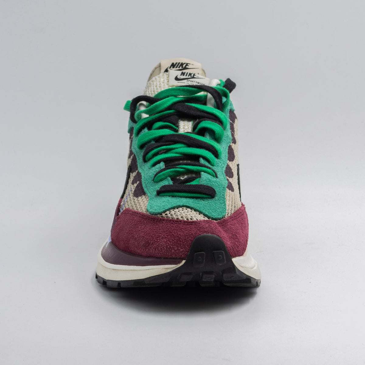 Nike Vaporwaffle sacai Villain Red Neptune Green