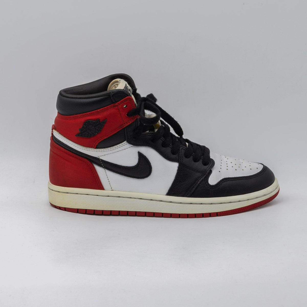 Air Jordan 1 Retro High Satin Black Toe
