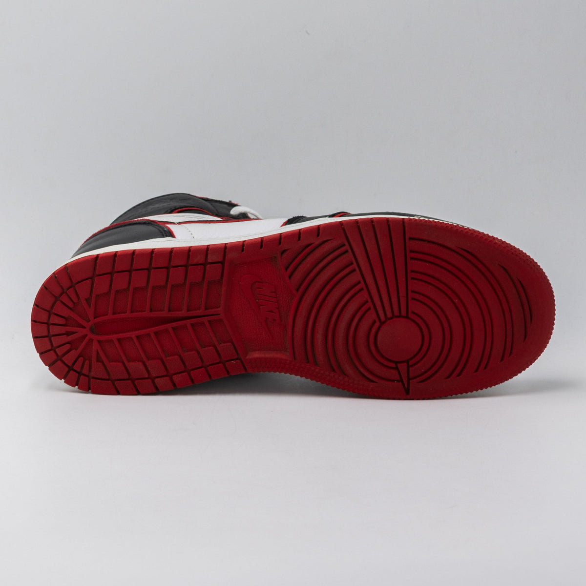 Air Jordan 1 Retro High Bloodline