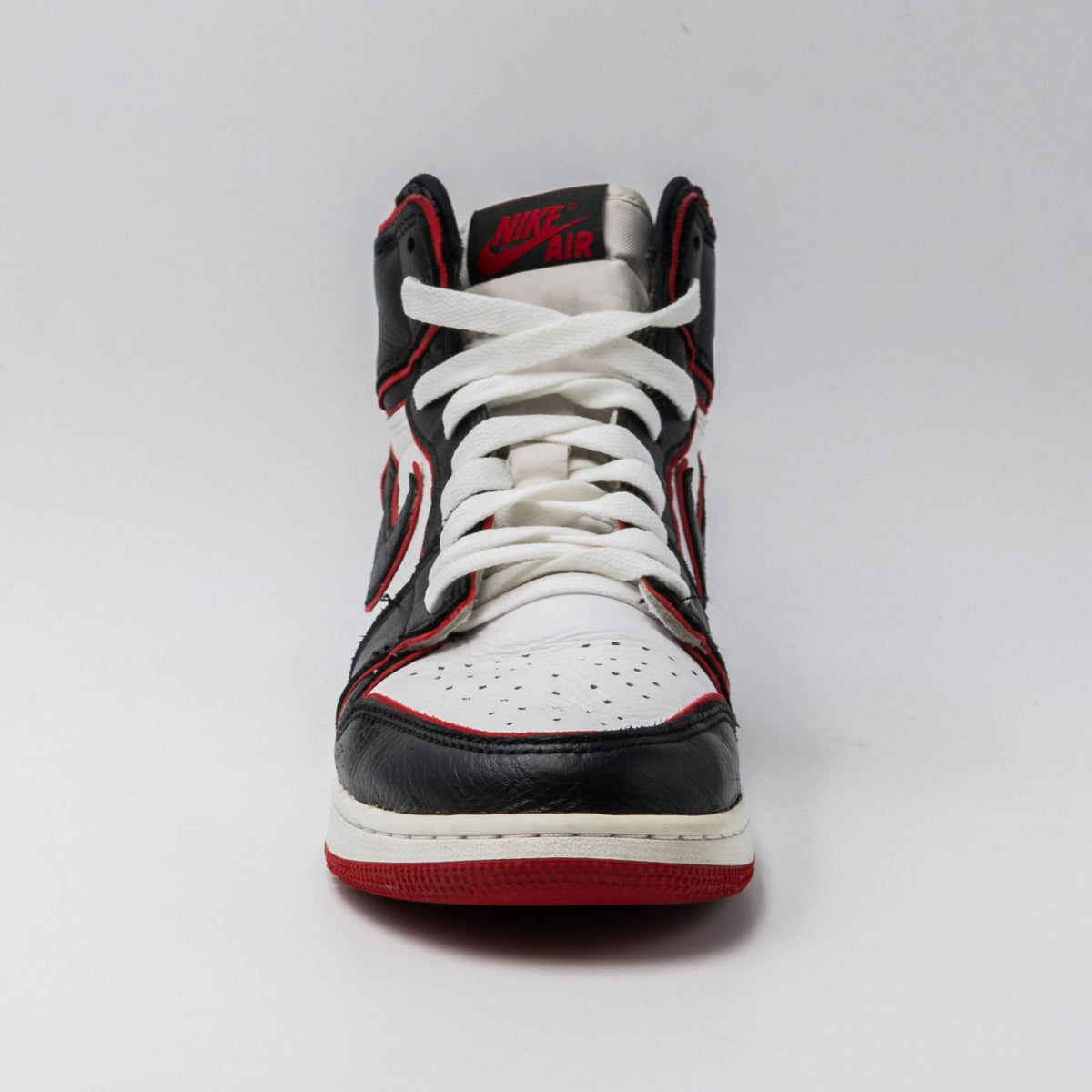 Air Jordan 1 Retro High Bloodline
