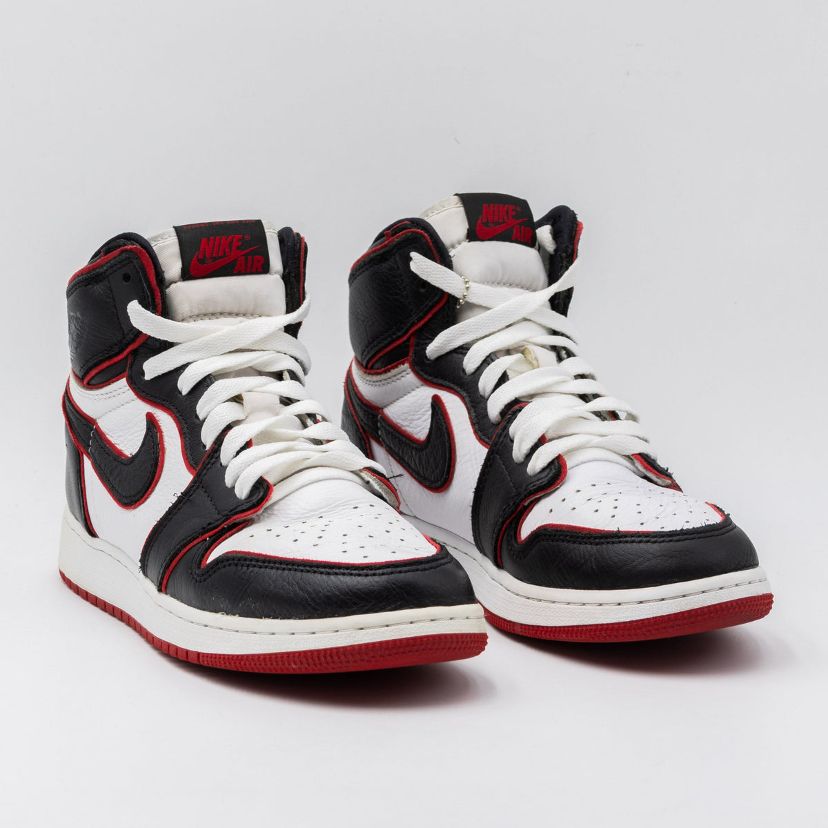 Air Jordan 1 Retro High Bloodline