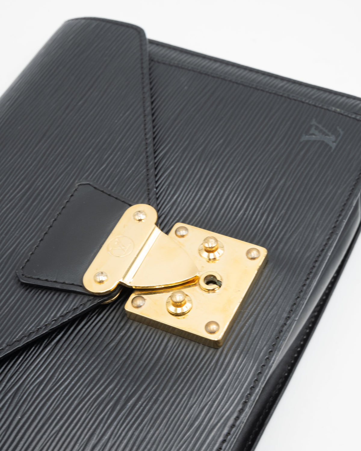 Louis Vuitton Sac Pochette avec Dragonne Cuir Epi Noir