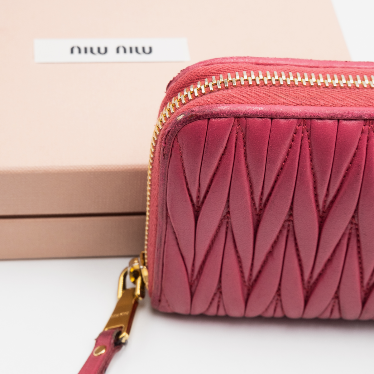 MIU MIU Grand portefeuille en cuir nappa matelassé Rose