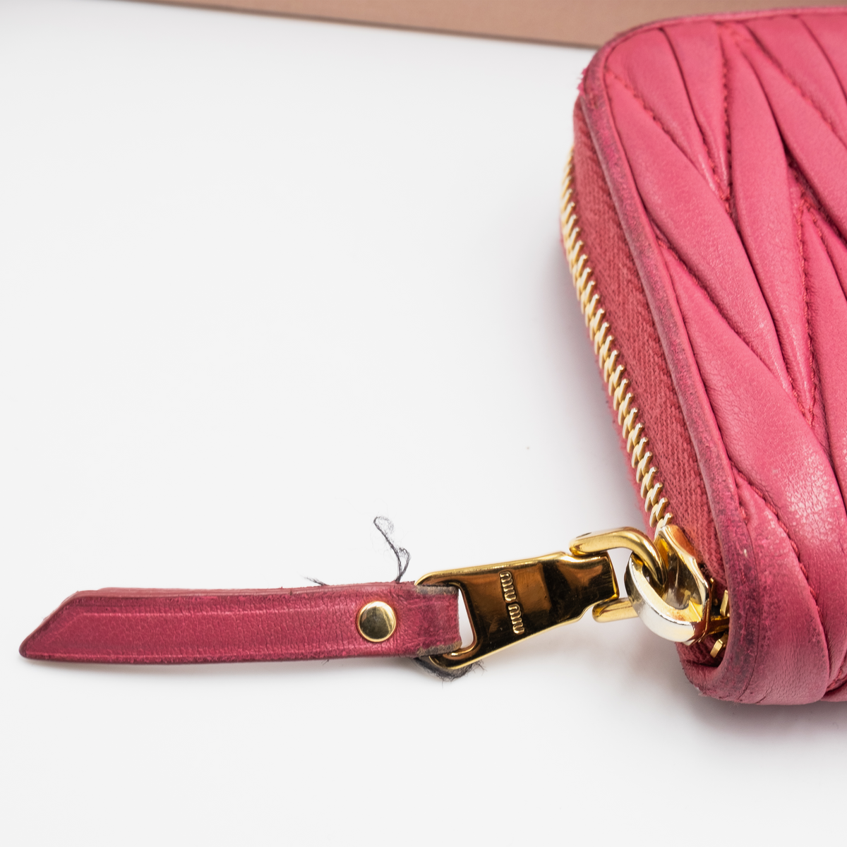 MIU MIU Grand portefeuille en cuir nappa matelassé Rose